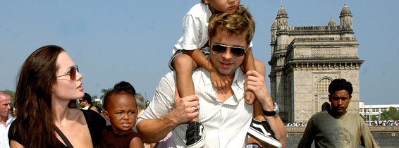 Brad Pitt și Angelina Jolie cu copiii lor/ Profimedia