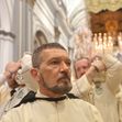 ANTONIO BANDERAS Y NICOLE KIMPEL...COMPLICIDAD Y CARICIAS EN SEMANA SANTA
