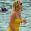 Charlize Theron in costum de baie