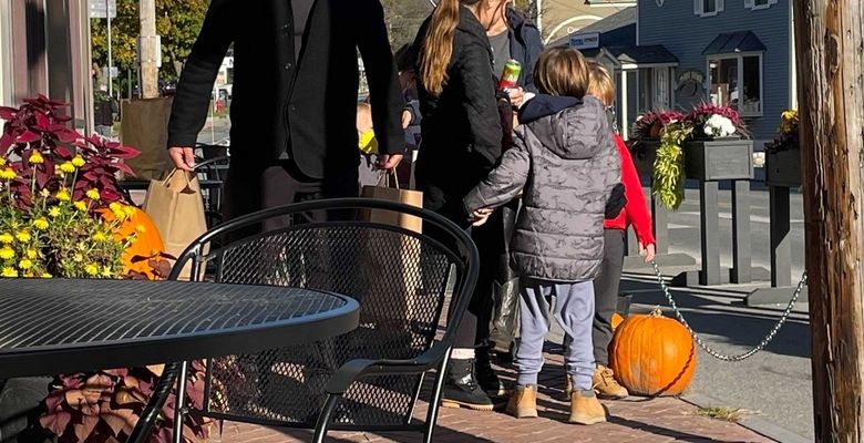 *PREMIUM-EXCLUSIVE* ALEC BALDWINLAYING LOW WITH WIFE &amp; KIDS ...After 'Rust' Film Tragedy **STRICT WEB EMBARGO UNTIL 8 AM PST on October 28, 2021**