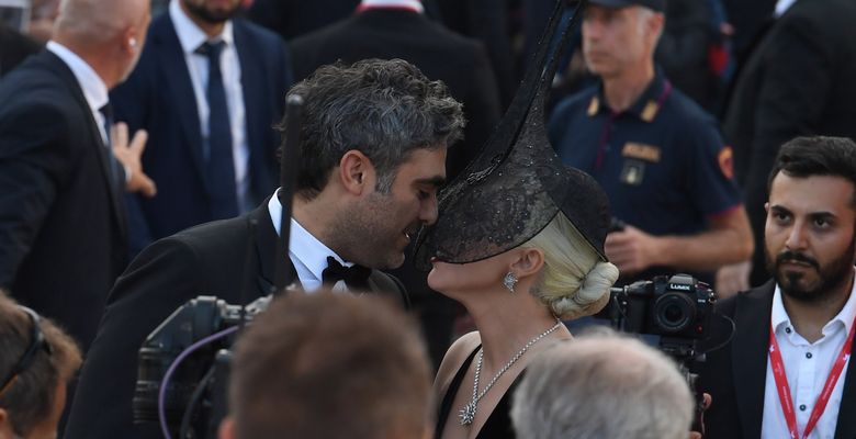 Lady Gaga și Michael Polansky pe covorul roșu la premiera filmului „Joker Folie Ă Deux”/ Profimedia