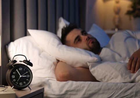 Somnul insuficient poate duce la creștere în greutate mai rapid decât ai crede. Ce au descoperit cercetătorii
