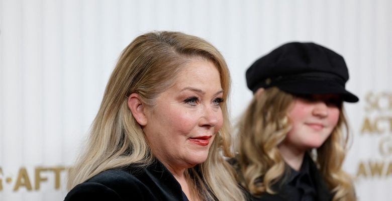 Christina Applegate și fiica ei Sadie Grace LeNoble la premiile SAG 2023/ Profimedia