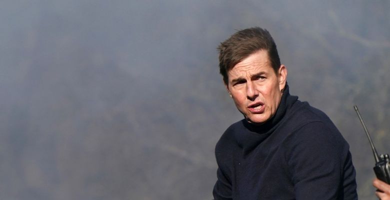 *PREMIUM-EXCLUSIVE* MUST CALL FOR PRICING BEFORE USAGE - TOM TO THE RESCUE!!!! Action man Tom Cruise grabs cameraman and stops him from falling off train while filming MI7,Living up to his All Action Hero Status, The American Actor Tom Cruise shoots a