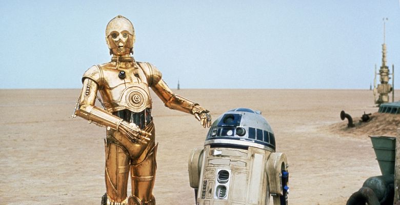 captura cu C-3PO si R2-D2 din Star Wars: Episode IV - A New Hope (1977)