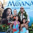 Dwayne Johnson, alături de întreaga familie la premiera „Moana”/ Profimedia