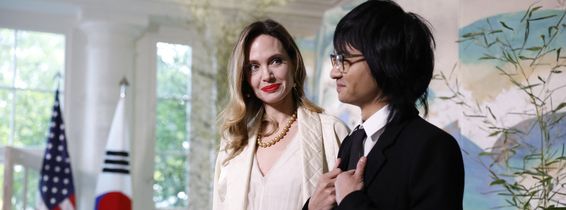 Angelina Jolie și fiul ei, Maddox la Casa Albă/ Profimedia