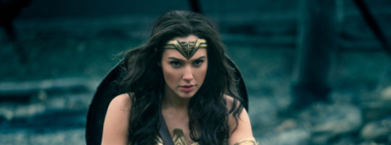 Gal Gadot în rolul Wonder Woman