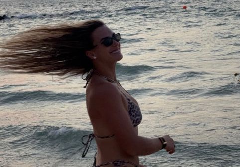 Aryna Sabalenka, în costum de baie, cu o avere pe deget. Inelul de logodnă de 12 carate a atras toate privirile pe plajă
