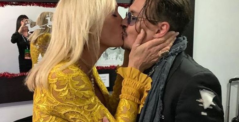 johnny depp sarut blonda