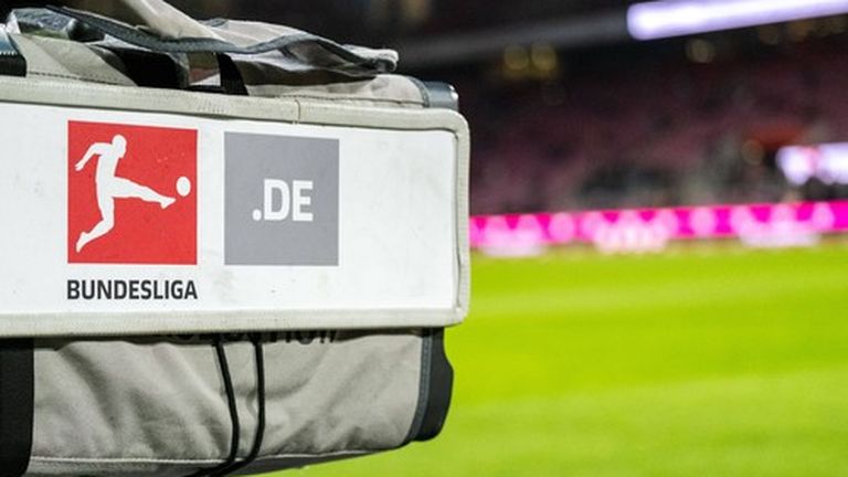TV-Kamera mit Bundesliga Logo, GER, 1. FC Koeln vs. 1. FSV Mainz 05, Fussball, 1. Bundesliga, 14. Spieltag, Spielzeit 20