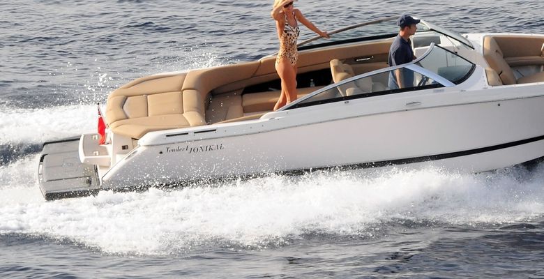 *PREMIUM-EXCLUSIVE* MUST CALL FOR PRICING BEFORE USAGE  - STRICTLY NOT AVAILABLE FOR ONLINE USAGE UNTIL 13:10 PM UK TIME ON 02/11/2022 - The Australian Actress Elizabeth Debecki donned her leopard printed swimsuit made famous from Diana's much-publicise