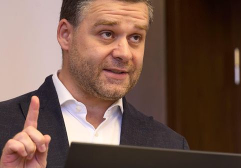 Gata s-o cedeze! Ciprian Ciucu, primarul Capitalei, le-a spus direct: ”Eu v-o dau, o luați?”