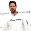 Russell Crowe herec festival bílá sportovní bunda