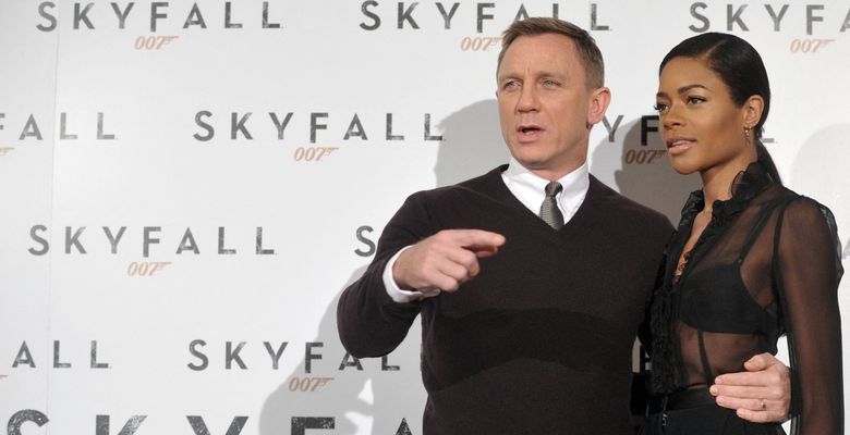 naomie harris si daniel craig (3)