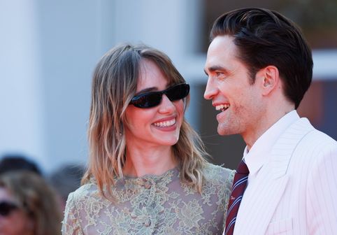 Robert Pattinson și Suki Waterhouse/ Profimedia