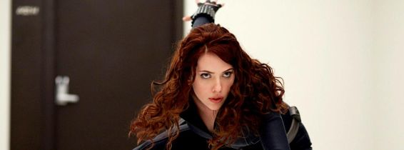 scarlett johansson in pozitie de lupta in black widow