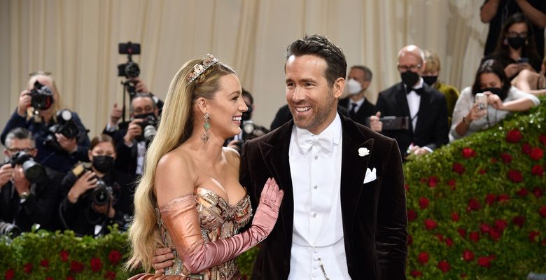 Blake Lively și Ryan Reynolds la Met Gala 2022/ Profimedia