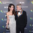 Amal, răvășitoare la brațul lui George Clooney, la un eveniment din Washington