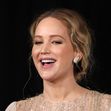 Jennifer Lawrence, apariție spectaculoasă într-o rochie sclipitoare pe covorul roșu. Profimedia