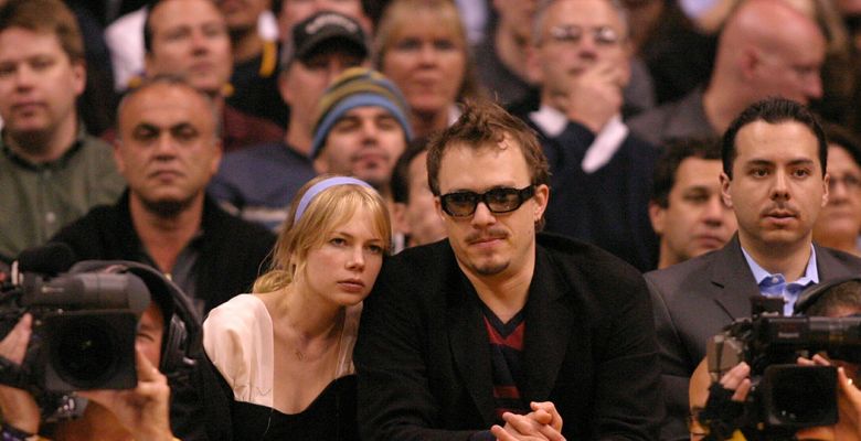 Michelle Williams and Heath Ledger watch the L.A. Lakers