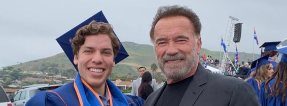 Arnold Schwarzenegger și Joseph Baena