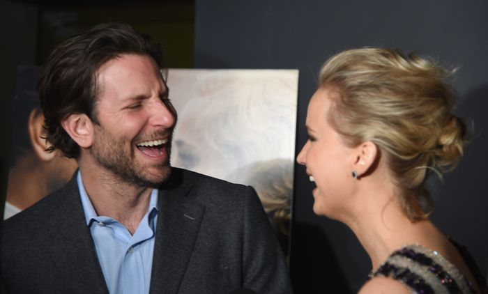 Jennifer Lawrence și Bradley Cooper/ Getty Images
