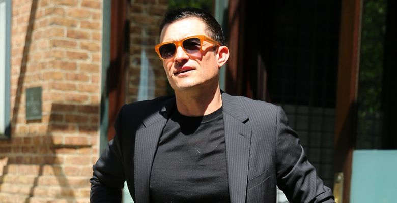 Orlando Bloom looks sharp in a suit as he leaves for 'Late Night with Seth Meyers'. in New York City