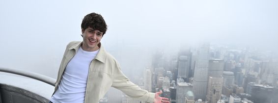 Megan Park, Ella Rubin, Amelie Hoeferle, Keen Ruffalo, Jacob Whiteduck-Lavoie, Daniel Quinn-Toye, Bo Bragson, Nikko Angelo Hinayo, and Mabel Stachan Visit the Empire State Building