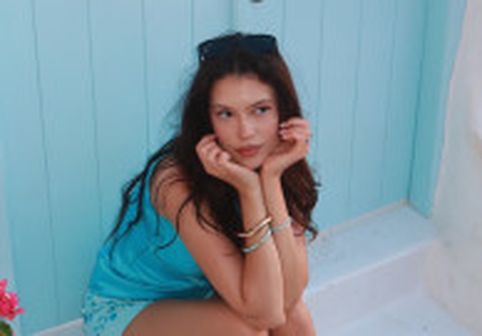 Cleopatra Stratan, superbă în costum de baie, în vacanța din Santorini. A făcut o excepție și s-a lăsat fotografiată la piscină