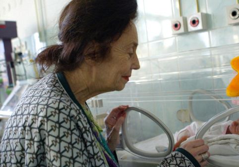 Probleme pentru Adriana Iliescu, femeia care a devenit mamă la 66 de ani. Se judecă de peste 20 de ani cu rudele pentru casa familiei. Ce a pățit