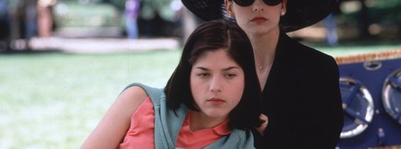 Sarah Michelle Gellar și Selma Blair în Cruel Intentions/ Profimedia