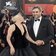 Lady Gaga și Michael Polansky pe covorul roșu la premiera filmului „Joker Folie Ă Deux”/ Profimedia