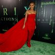 Jada Pinkett Smith, spectaculoasă într-o rochie roșie, cu trenă de prințesă