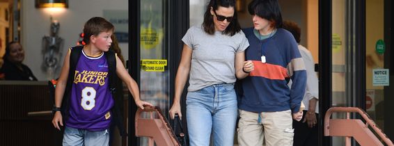 *EXCLUSIVE* Jennifer Garner leaves Samuel's basketball practice with her daughter Seraphina in Santa Monica