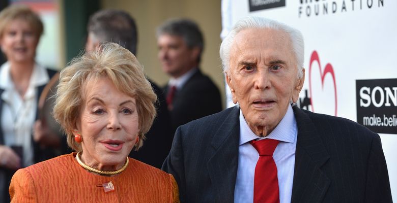 Actorul Kirk Douglas si sotia sa Anne