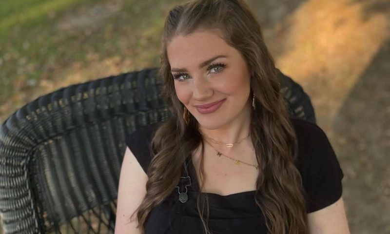 O tânără a ajuns să fie mama a două perechi de gemeni la doar 22 de ani