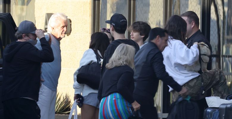 Vittoria Ceretti și Leonardo DiCaprio în vacanță cu familia/ Profimedia