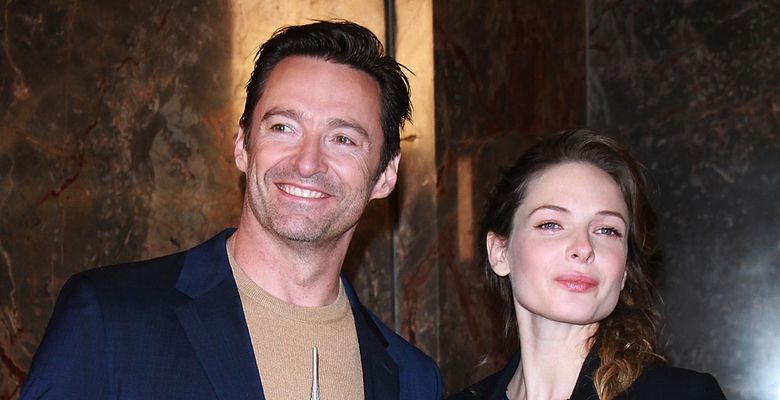 The Greatest Showman Cast visit The Empire State Building