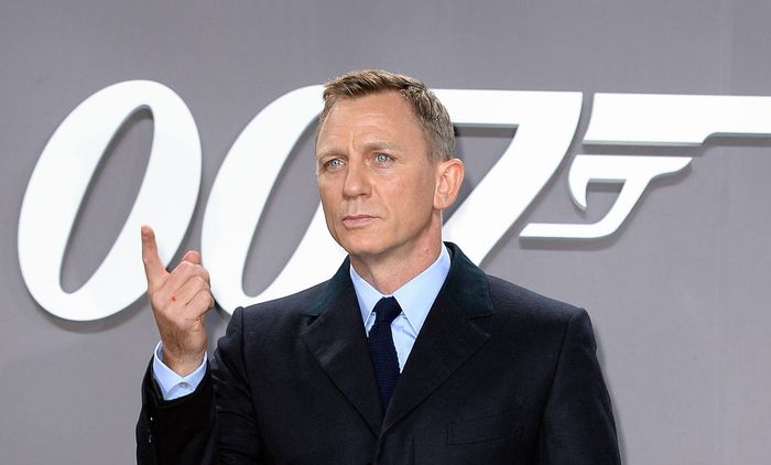 DANIEL CRAIG
