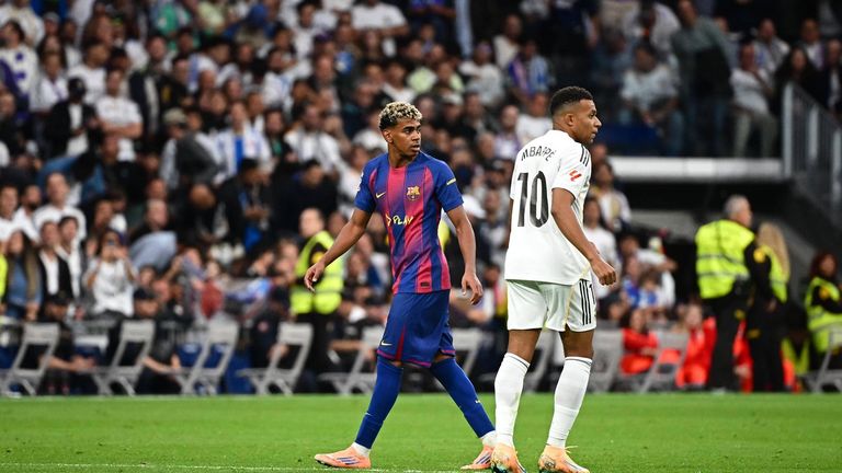 FOOT LIGA ESPAGNOLE 2025 REAL MADRID-BARCELONE (2-1)