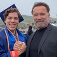 Arnold Schwarzenegger și Joseph Baena
