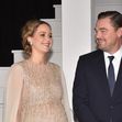 Jennifer Lawrence, apariție spectaculoasă într-o rochie sclipitoare pe covorul roșu. Profimedia