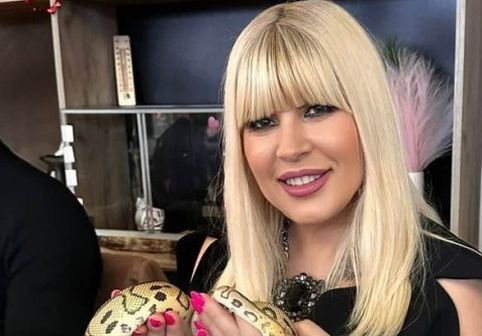 Cum arată Elena Udrea la 52 de ani, în costum de baie. A plecat la Sulina cu fiica ei și a făcut o fotografie „istorică”