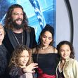 Jason Momoa, alături de Lisa și cei doi copii ai lor, Nakoa-Wolf și Lola/ Profimedia