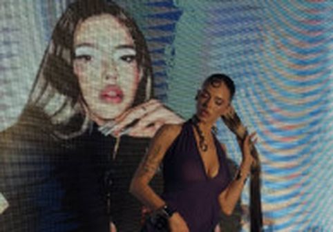 DARA, câștigătoarea Eurovision 2026, își încântă fanii cu imagini în costum de baie. S-a relaxat pe plaja din Varna, orașul ei natal