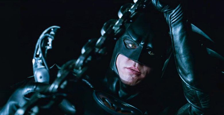 USA. Val Kilmer  in the ©Warner Bros film :  Batman Forever (1995) .Plot: Batman must battle former district attorney Harvey Dent, who is now Two-Face and Edward Nygma, The Riddler with help from an amorous psychologist and a young circus acrobat who bec