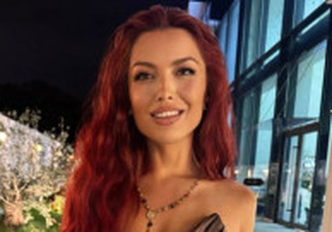 14 ani de căsnicie, doi copii și o siluetă perfectă. Elena Gheorghe impresionează în costum de baie, în prag de 41 de ani