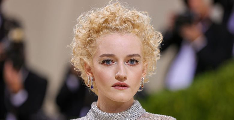 Julia Garner, actrița care îi dă viață Annei Delvey în Inventing Anna   Instagram