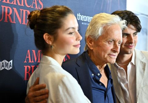 Michael Douglas, iritat de criticile la adresa nepo babies: "Cu toții încercăm să ne ajutăm copiii". Dylan și Carys vor la Hollywood